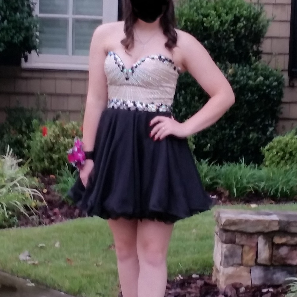 Sherri Hill Formal/Homecoming Dress - Women’s 10 - Picture 10 of 15